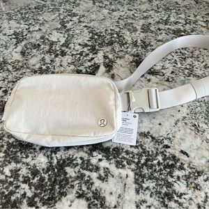 NWT Lululemon Everywhere Belt Bag